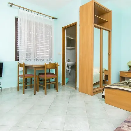 Apartment Nikola *