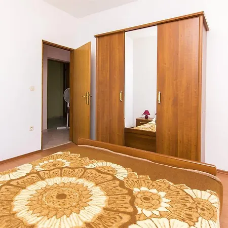 Nikola Apartment